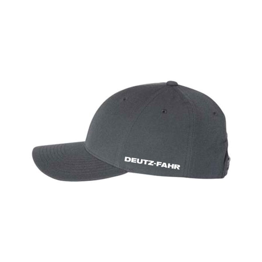 Casquette brodée sur le côté